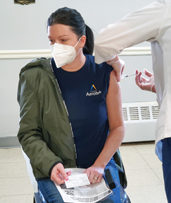 Elizabethtown nursing and rehab staff member getting a covid vaccine